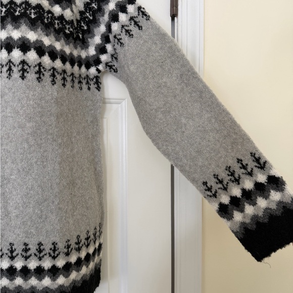 NWT WOOL ALPACA THE LIMITED GEOMETRIC Cozy Gray and Black Patterned Sweater - Picture 3 of 6